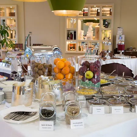 Western Expo Hotel 4*