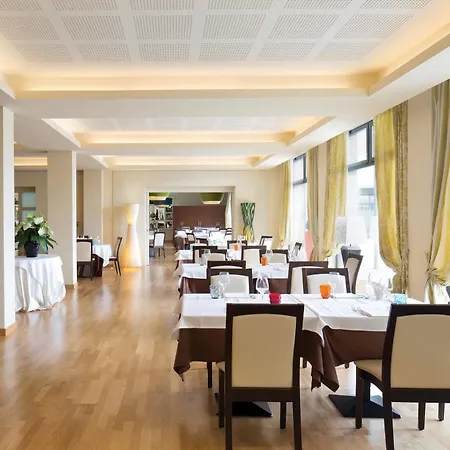 Western Expo Hotel 4*